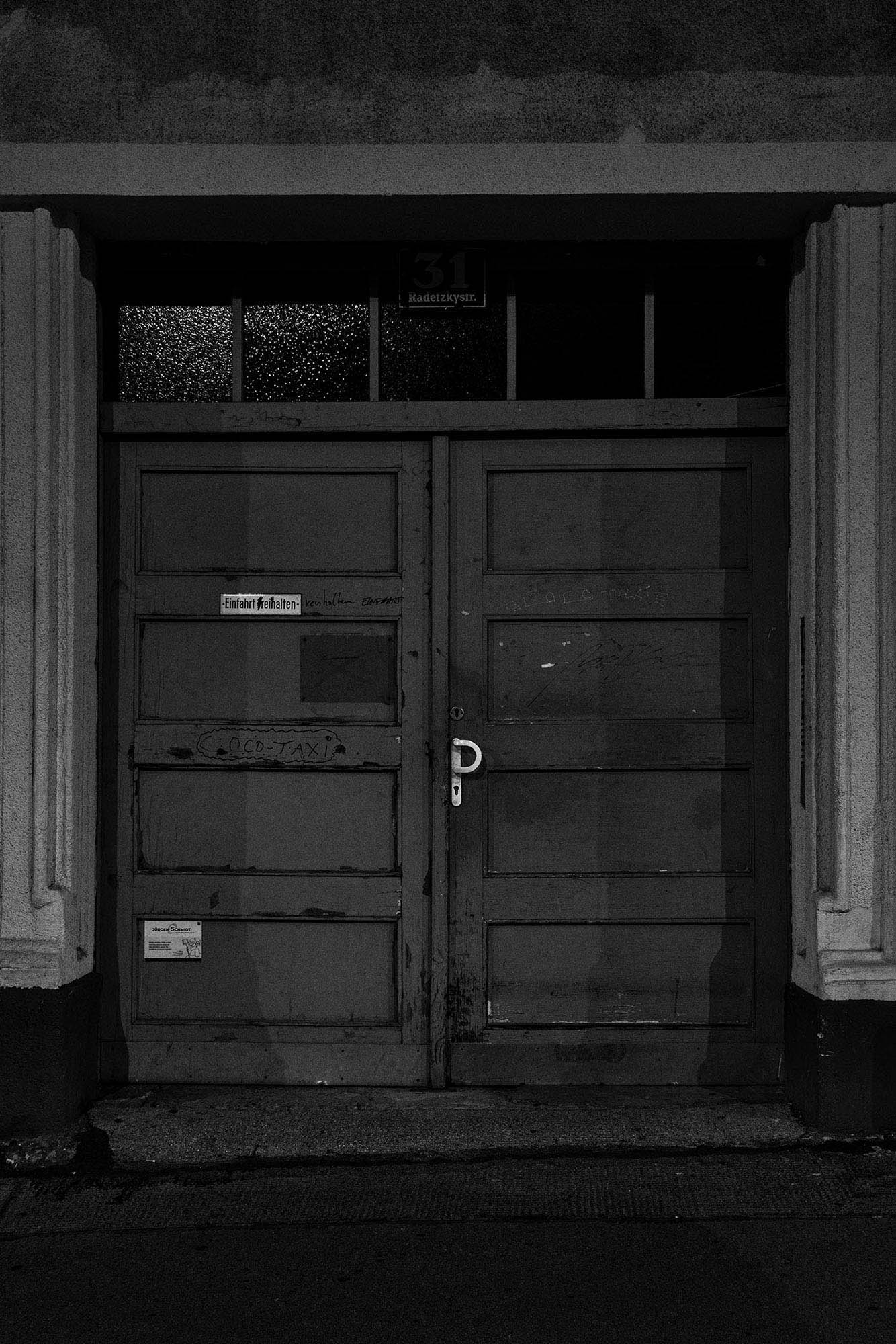 so dark the night - Martin Ogolter