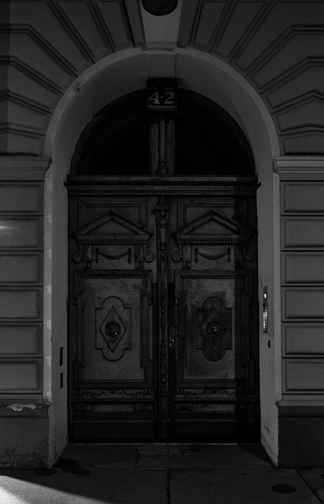 so dark the night - Martin Ogolter