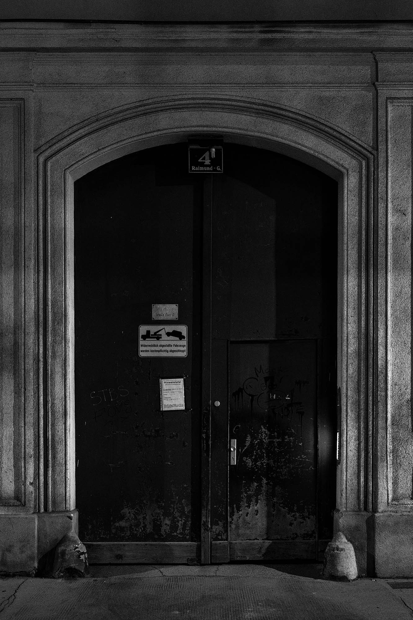 so dark the night - Martin Ogolter