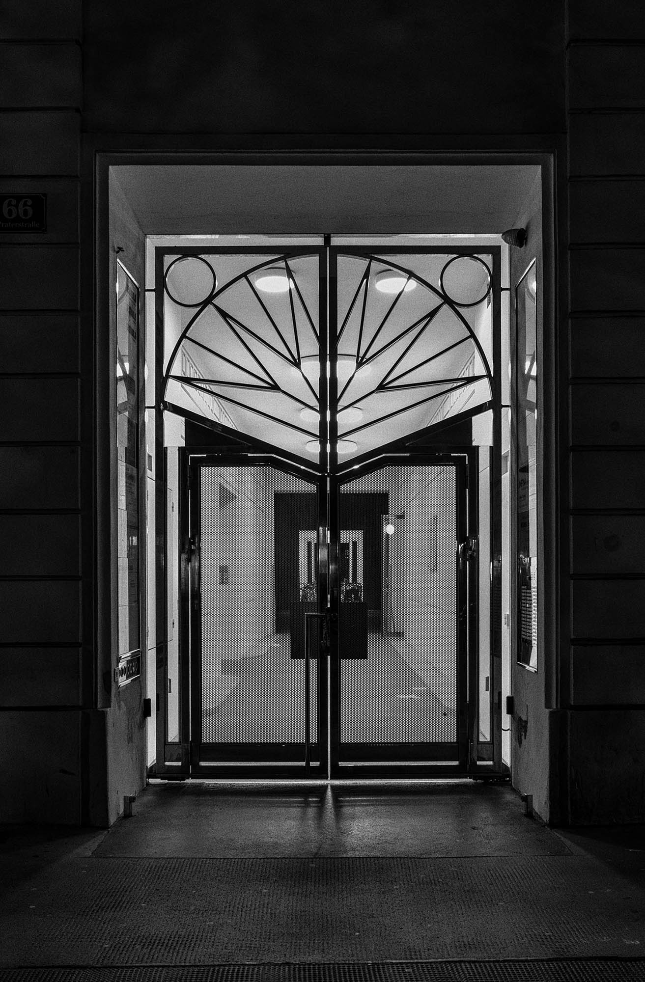 so dark the night - Martin Ogolter