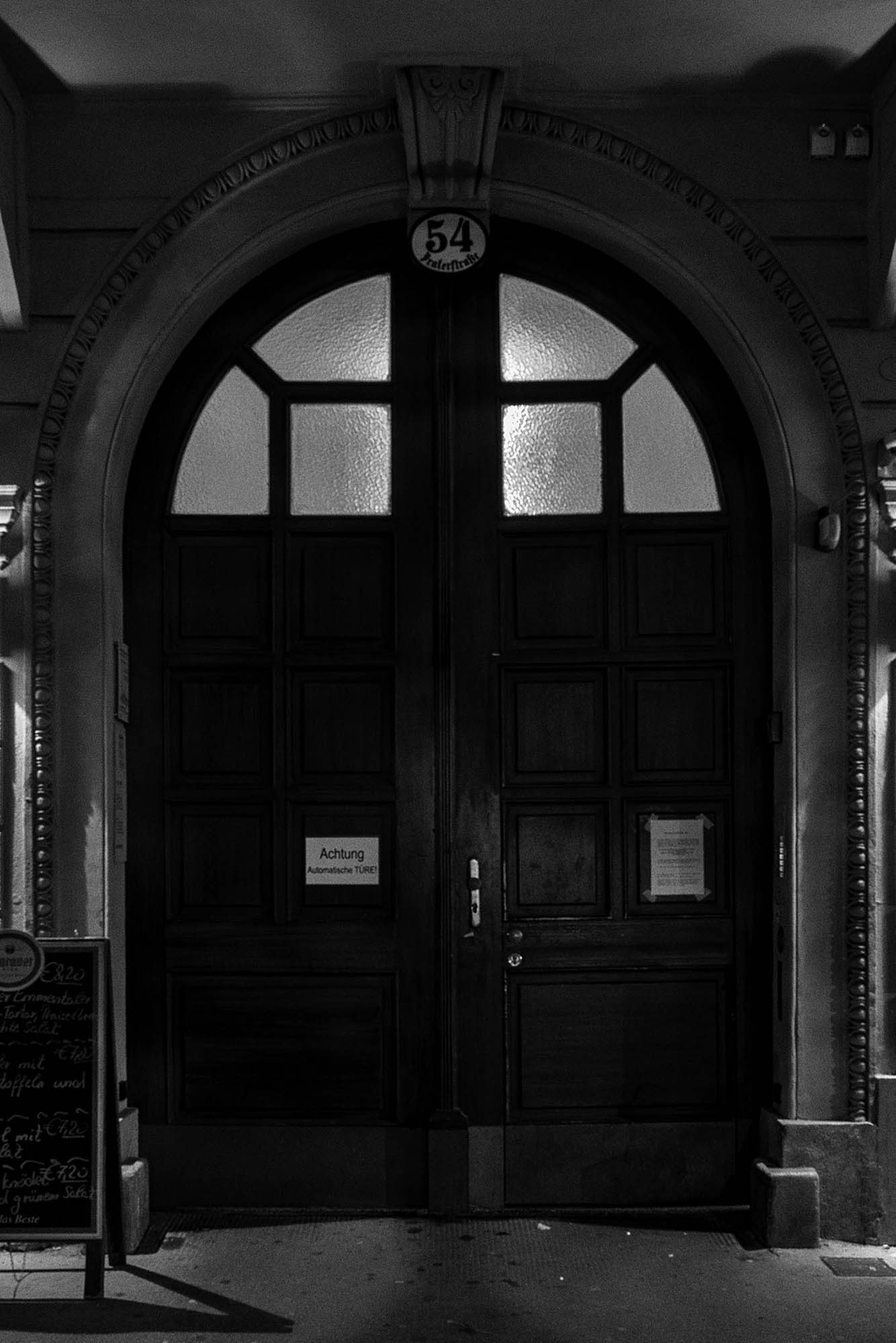 so dark the night - Martin Ogolter