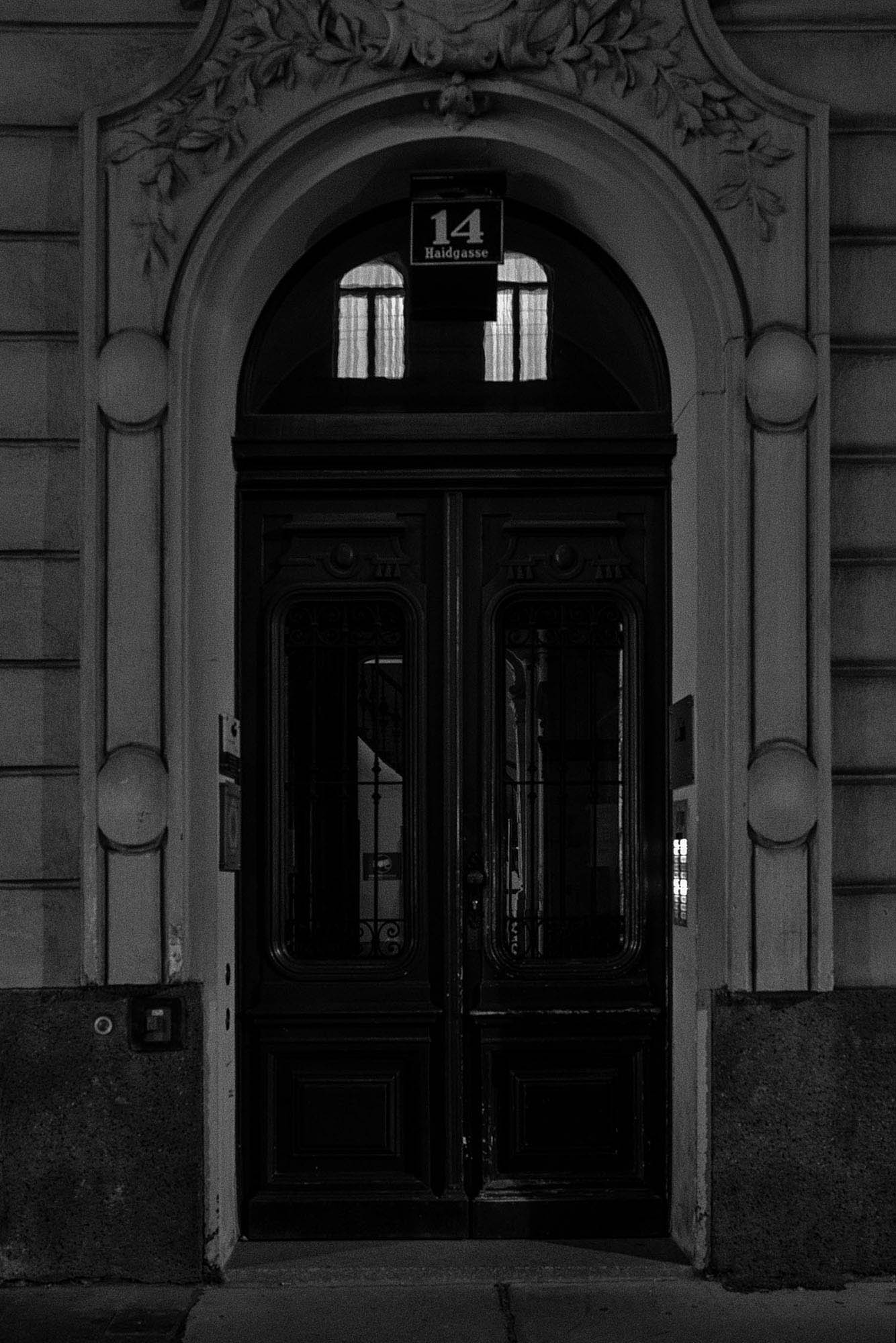 so dark the night - Martin Ogolter