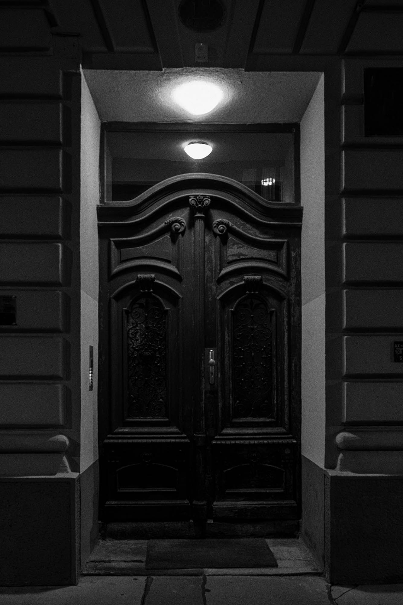 so dark the night - Martin Ogolter