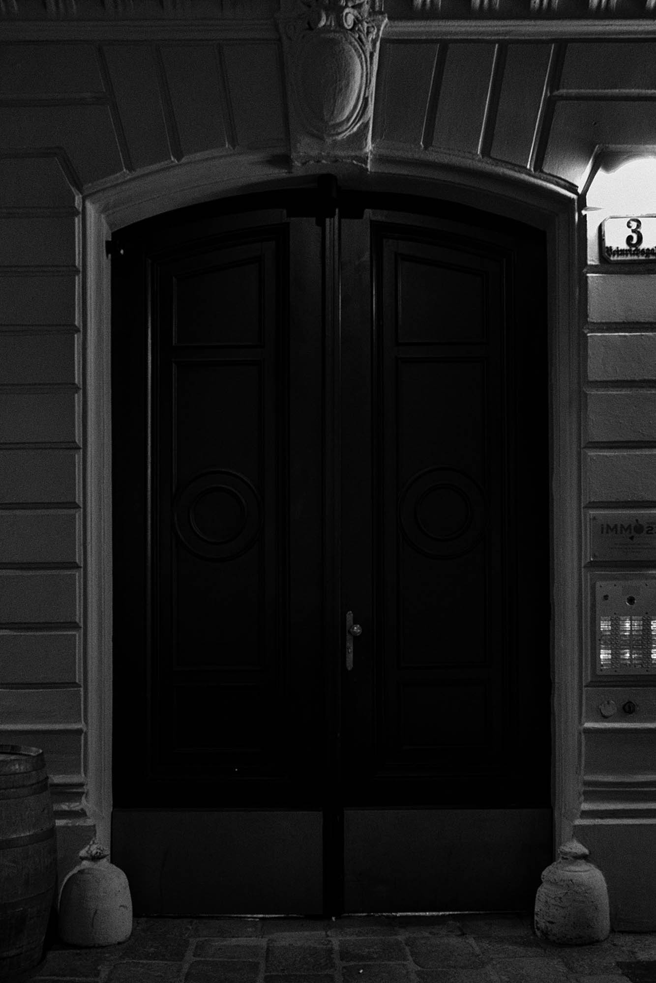 so dark the night - Martin Ogolter