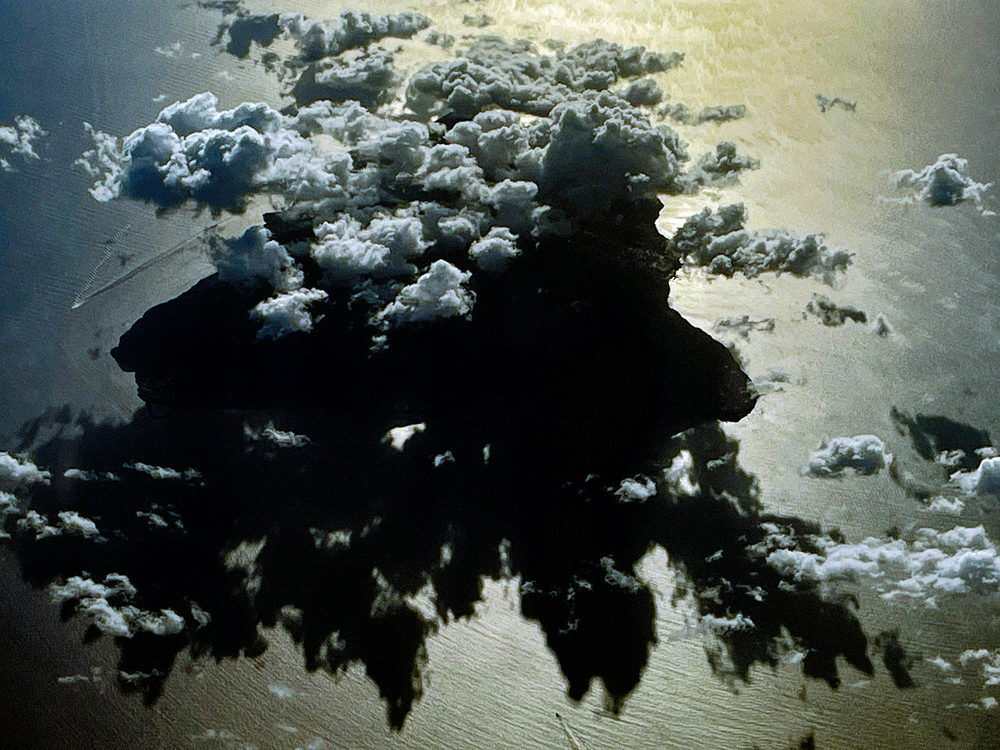 UNDER THE VOLCANO  - Martin Ogolter